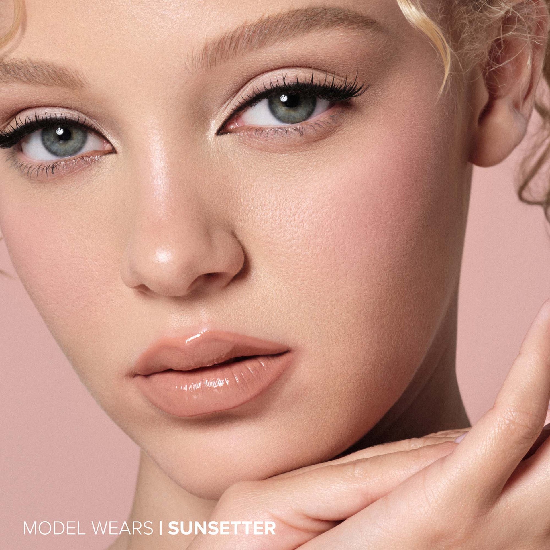 Kiss Theory Alt:
Model wears Sunsetter