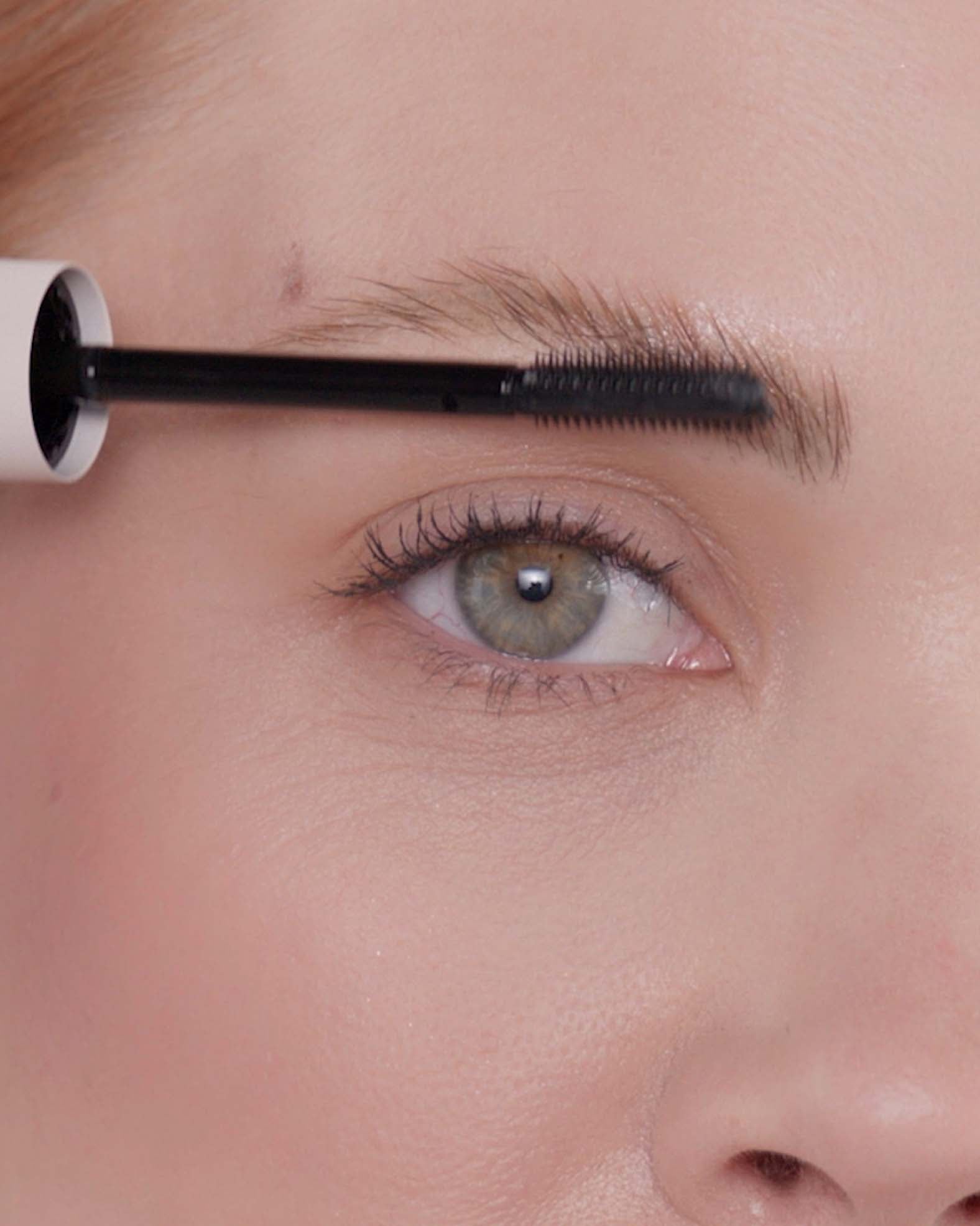 Applying Brow Freeze® Gel