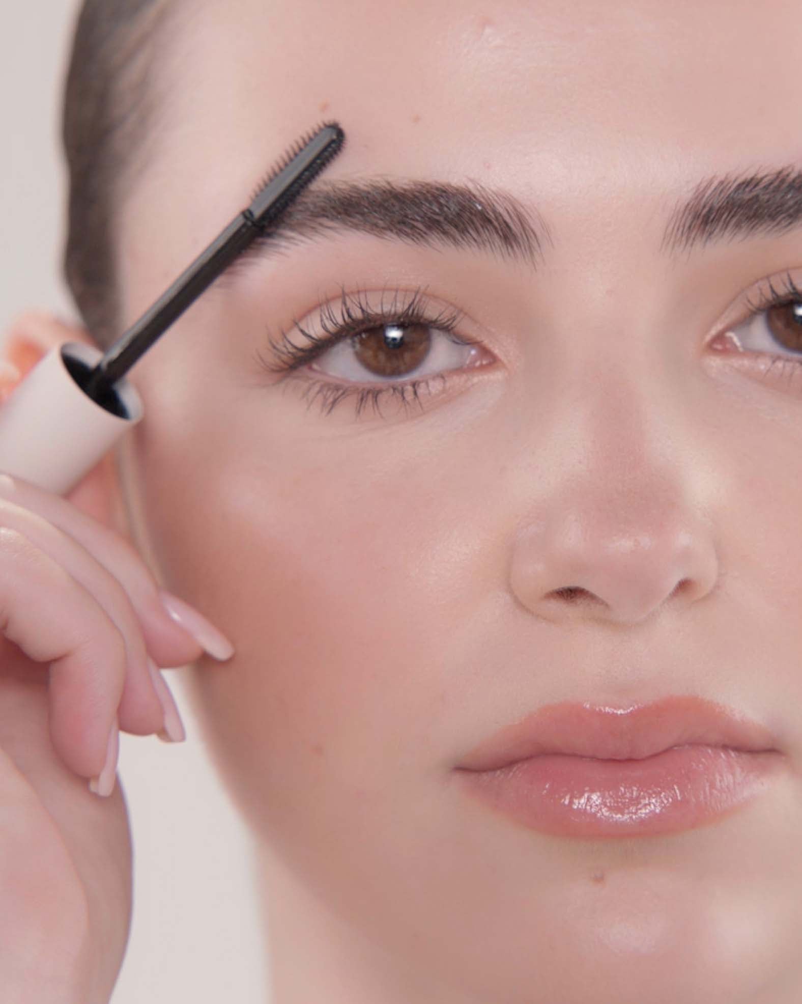 Applying Brow Freeze® Gel