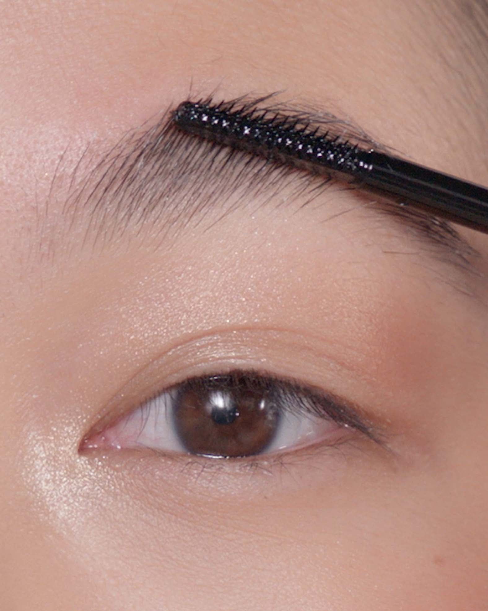 Applying Brow Freeze® Gel