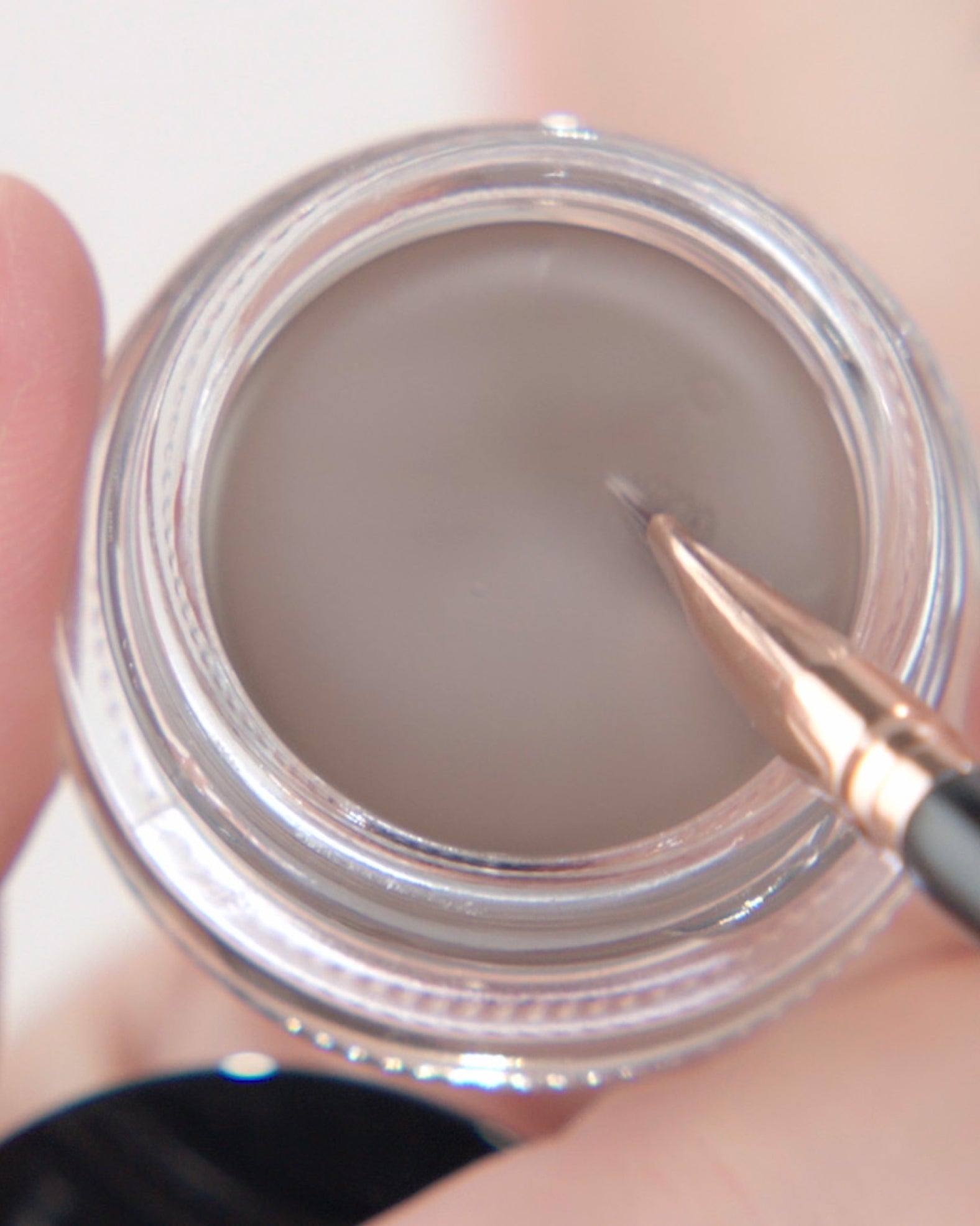 Applying Dipbrow Pomade in Taupe