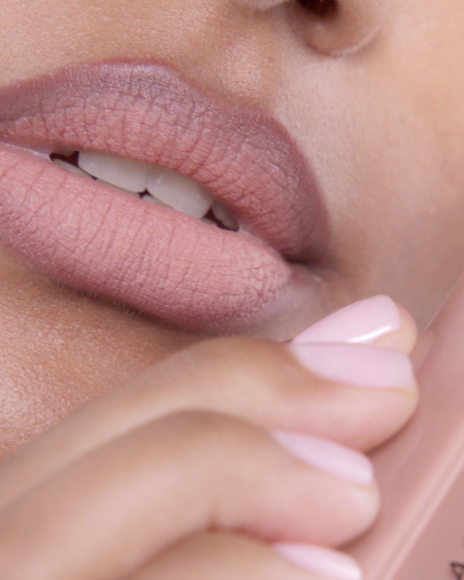 HOW TO APPLY: LIP VELVET IN PEACHY NUDE