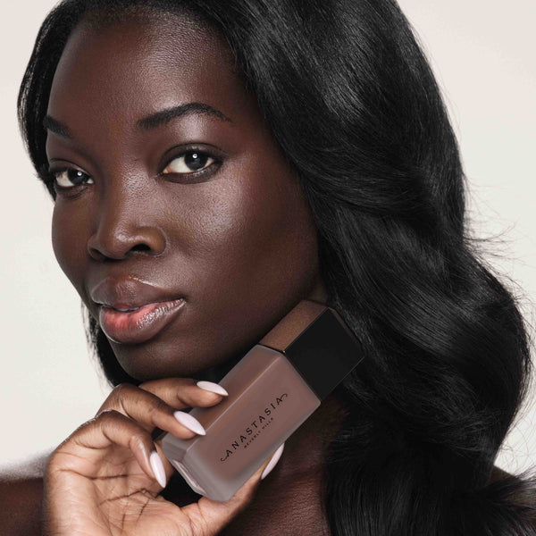 5W | Impeccable Blurring Second-Skin Matte Foundation Model Image